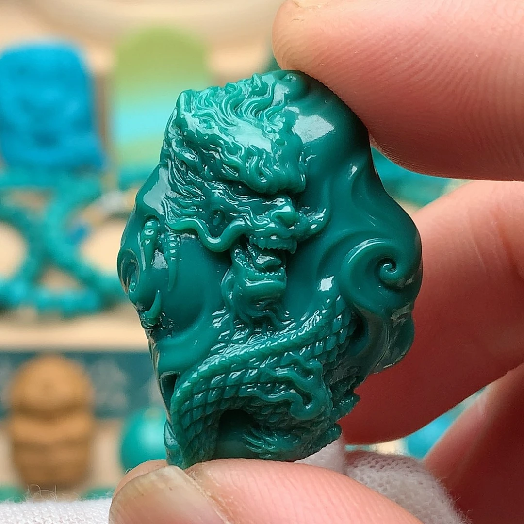 绿松石未镶嵌颈饰