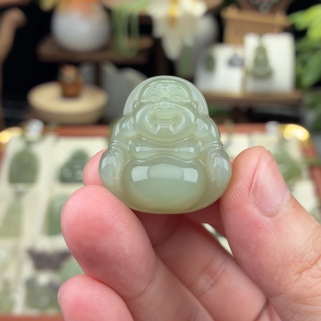 羊***羊和田玉未镶嵌颈饰