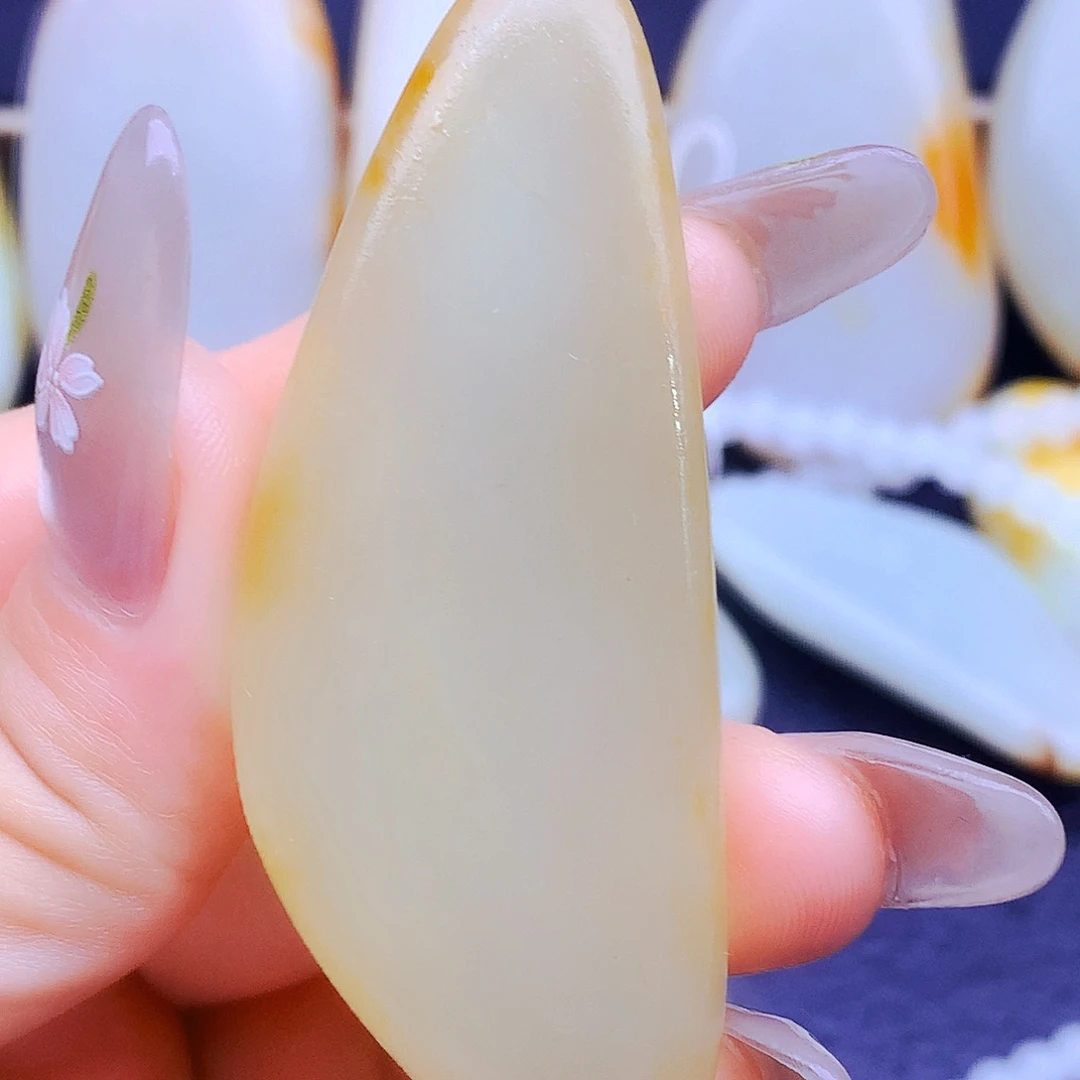 未镶嵌和田玉（糖玉）挂件