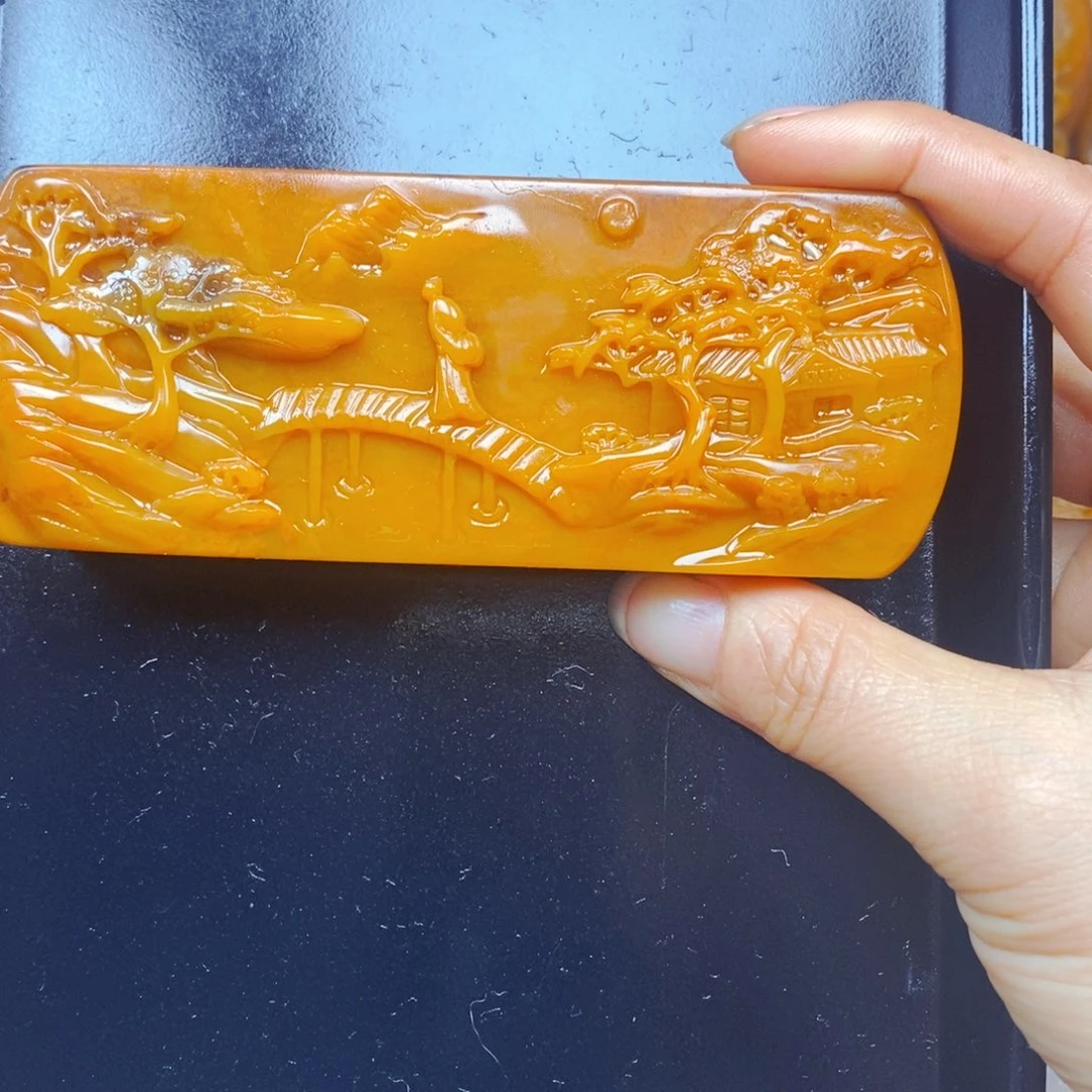 未镶嵌石英质玉（黄龙玉）颈饰