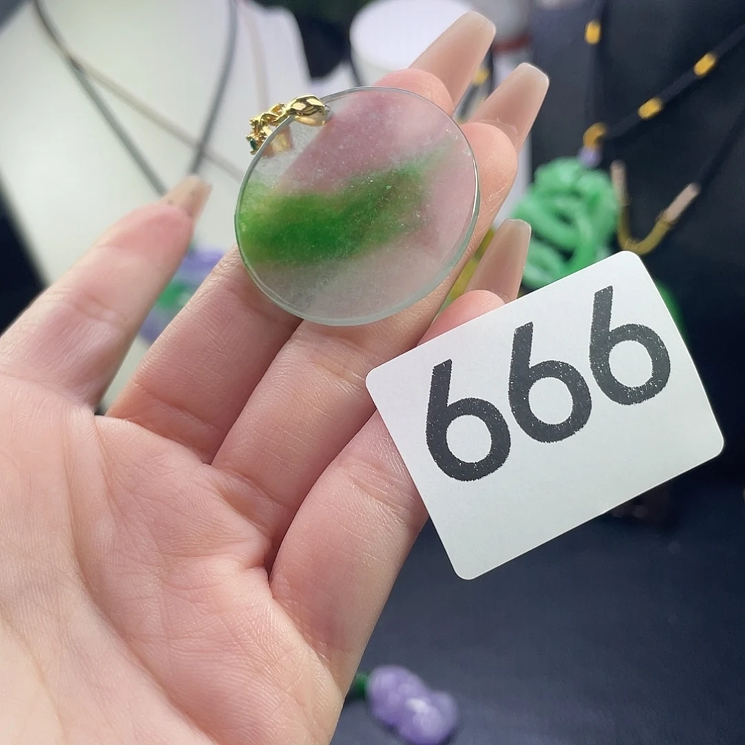 翡翠未镶嵌吊坠(赠链)