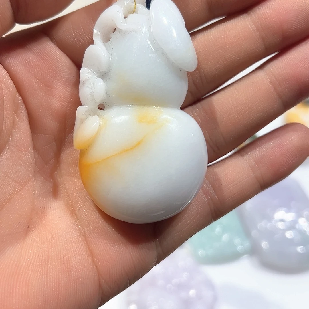 翡翠未镶嵌颈饰挂件