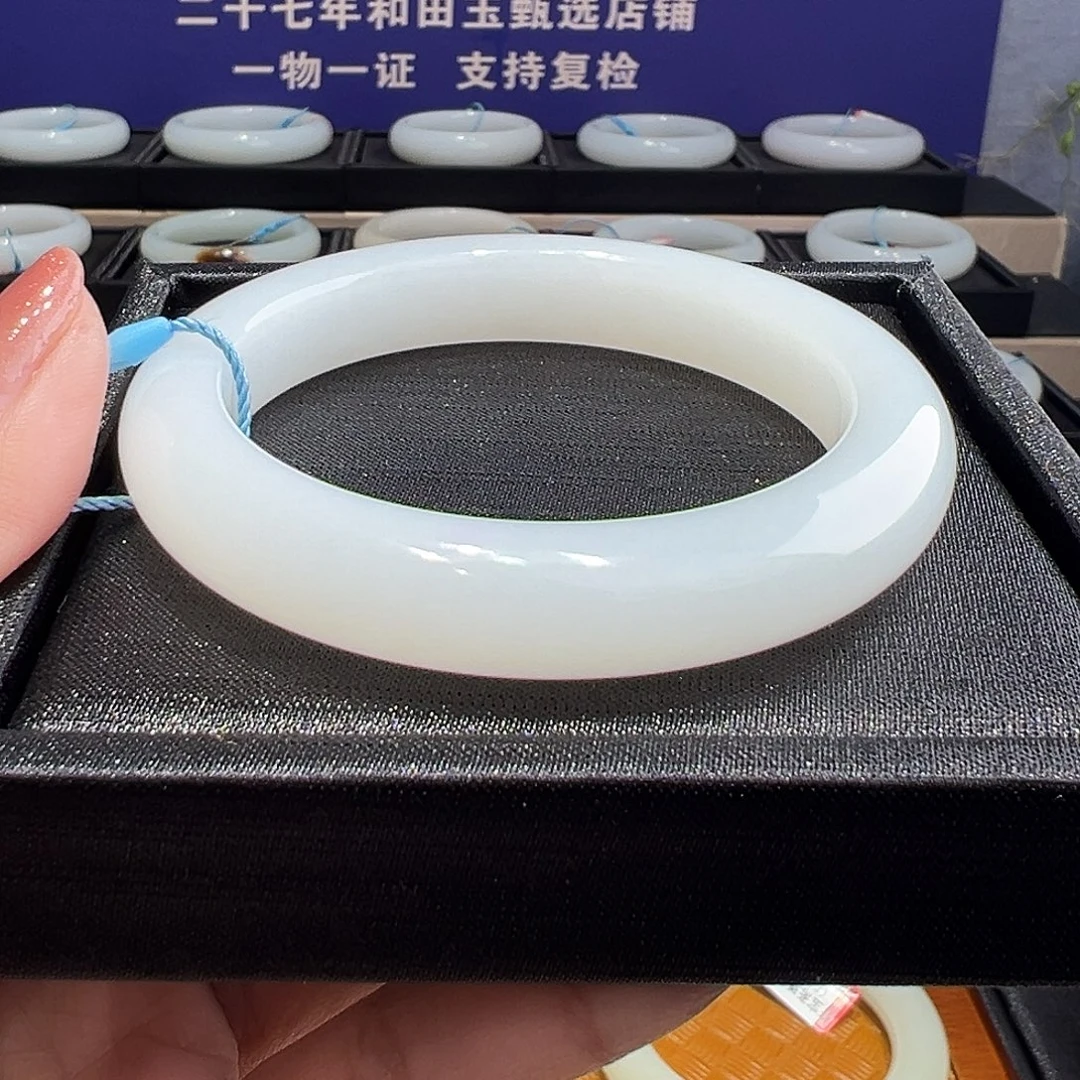 和田玉未镶嵌手镯