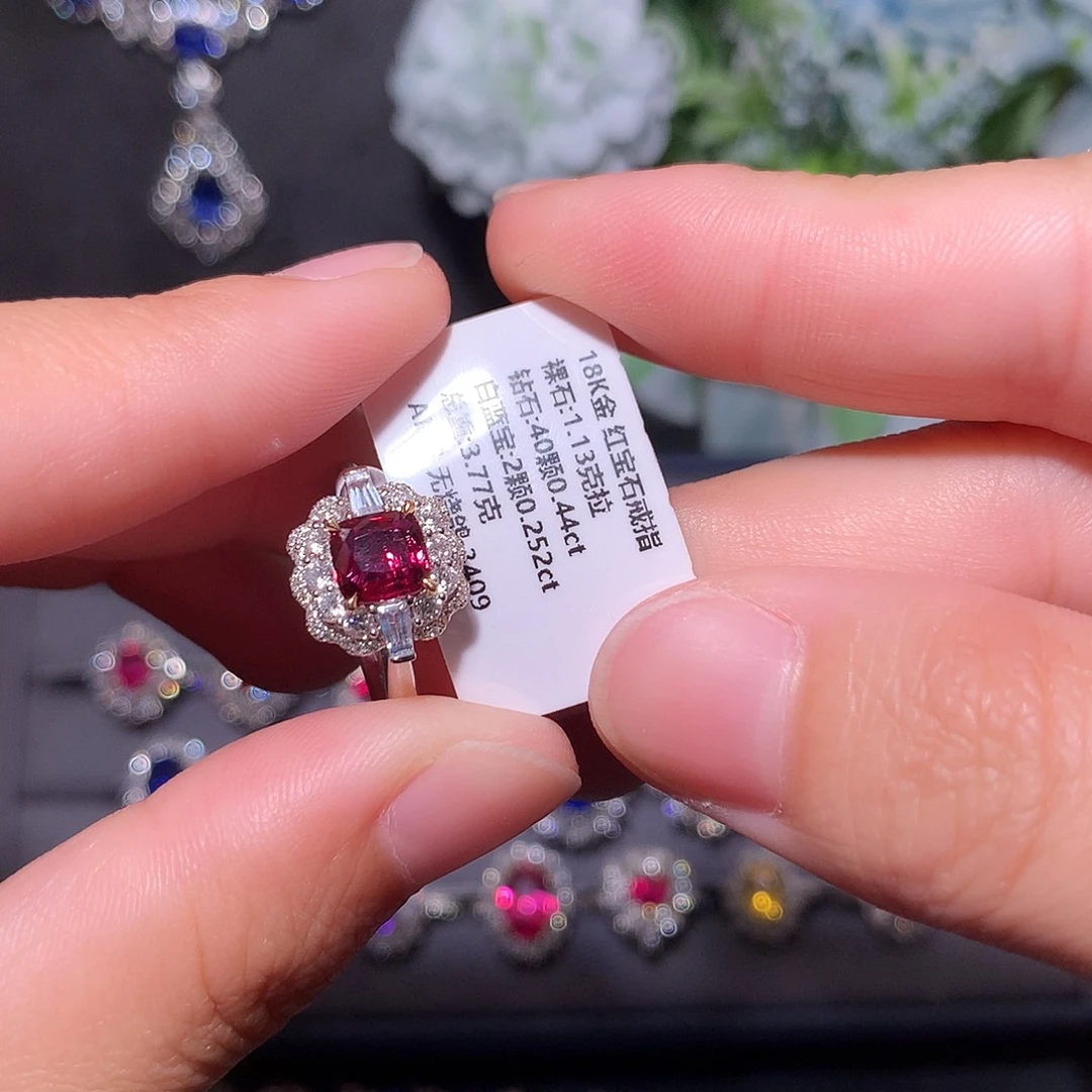 戒指18K金镶嵌红宝石