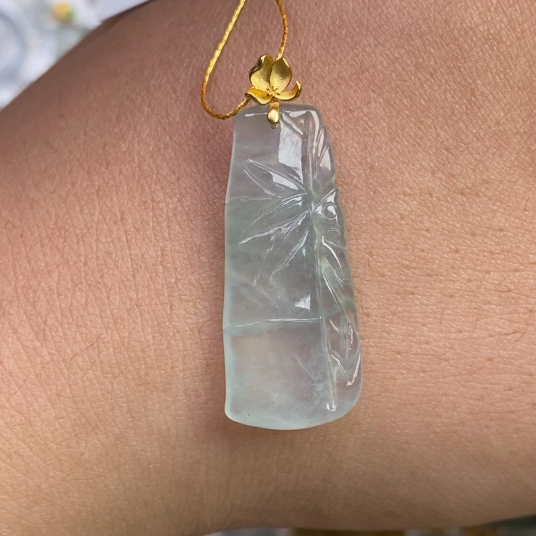 颈饰18K金镶嵌翡翠竹节