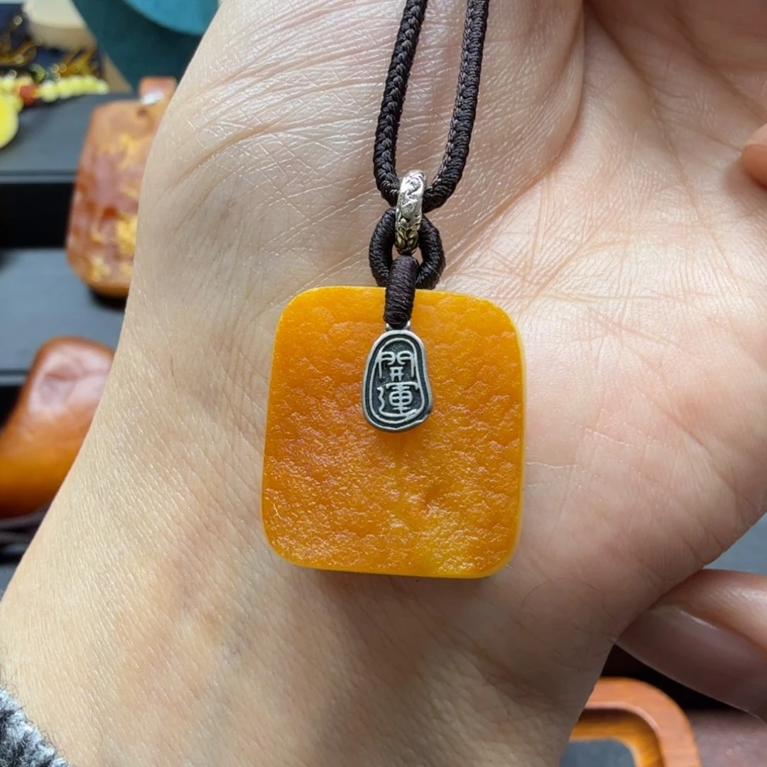 琥珀吊坠(赠链)未镶嵌