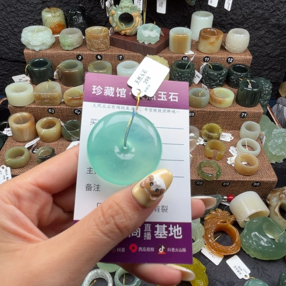 我***道蛇纹石玉未镶嵌颈饰