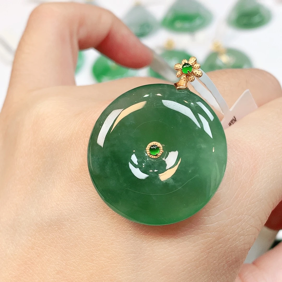 翡翠18K金镶嵌颈饰