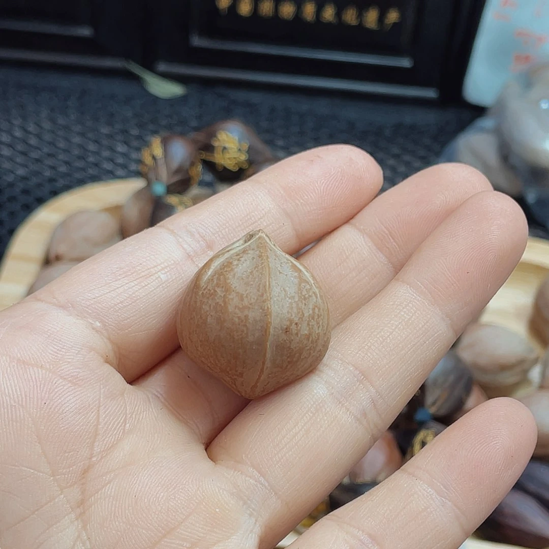 橄榄核吊坠老***9单个原皮
