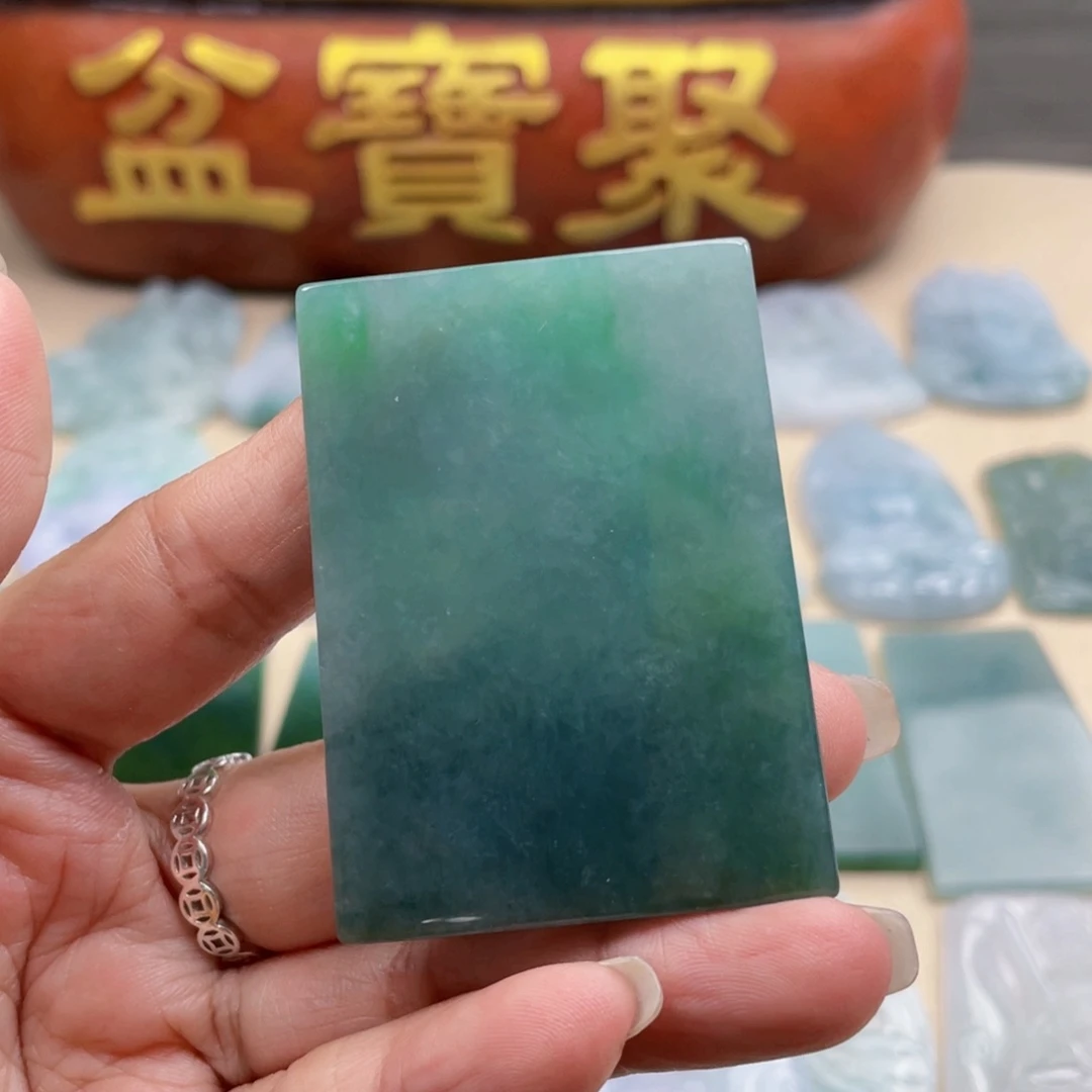 翡翠未镶嵌颈饰无事牌