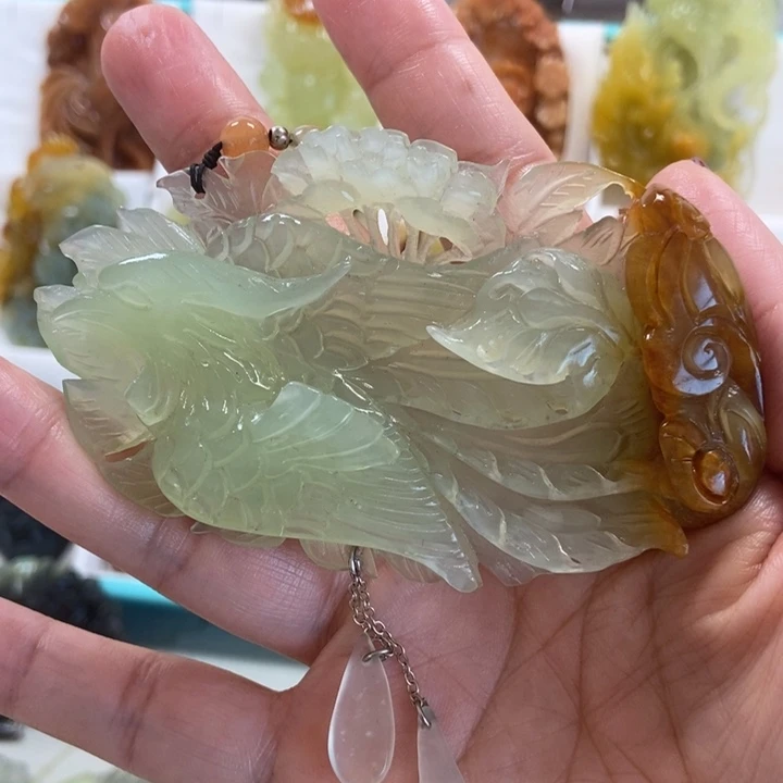 蛇纹石玉颈饰未镶嵌