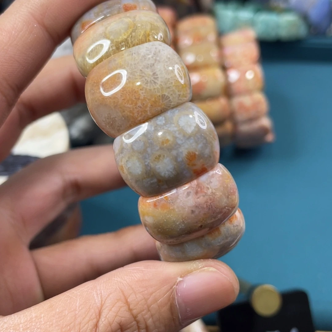 未镶嵌手镯硅化玉