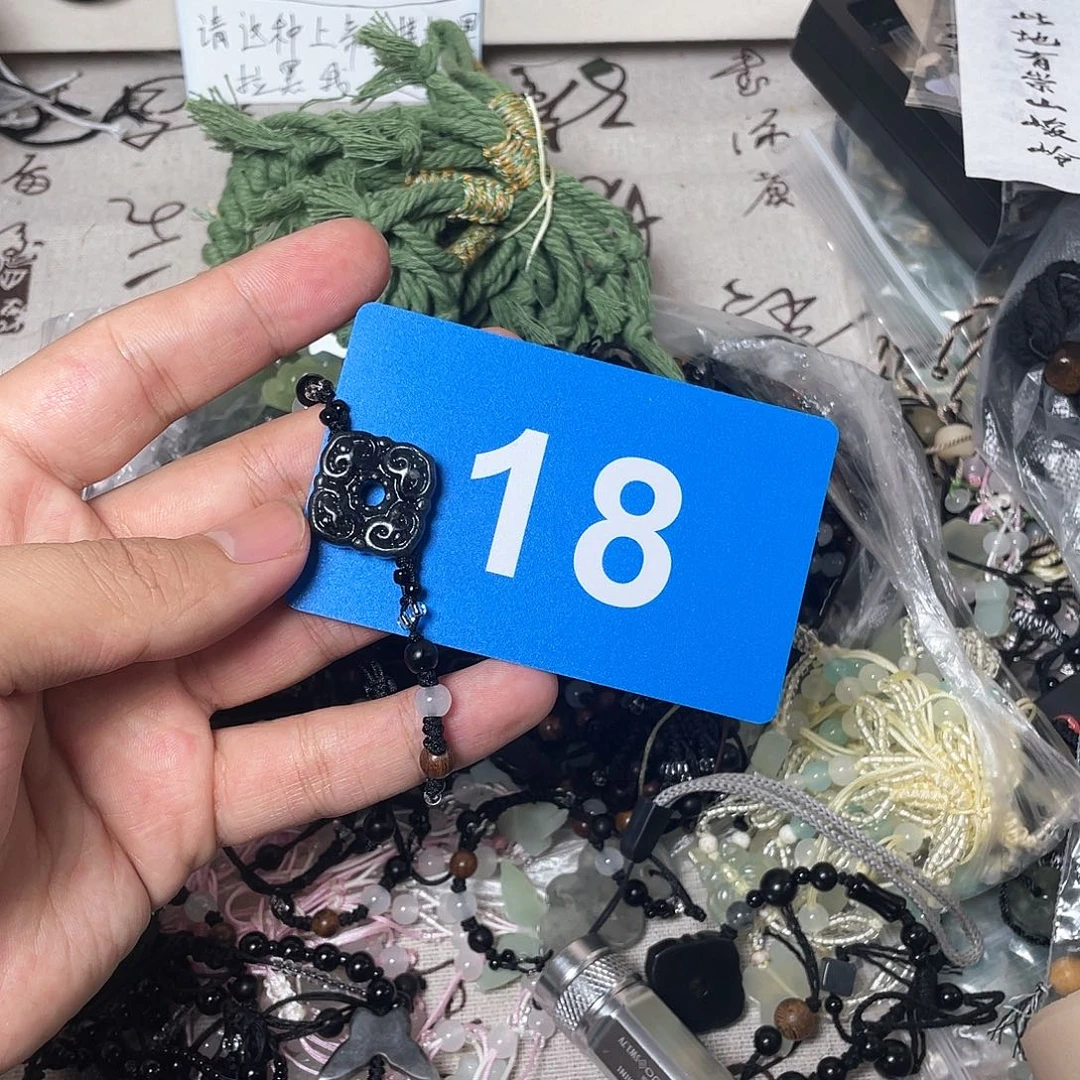 蛇纹石玉颈饰合金