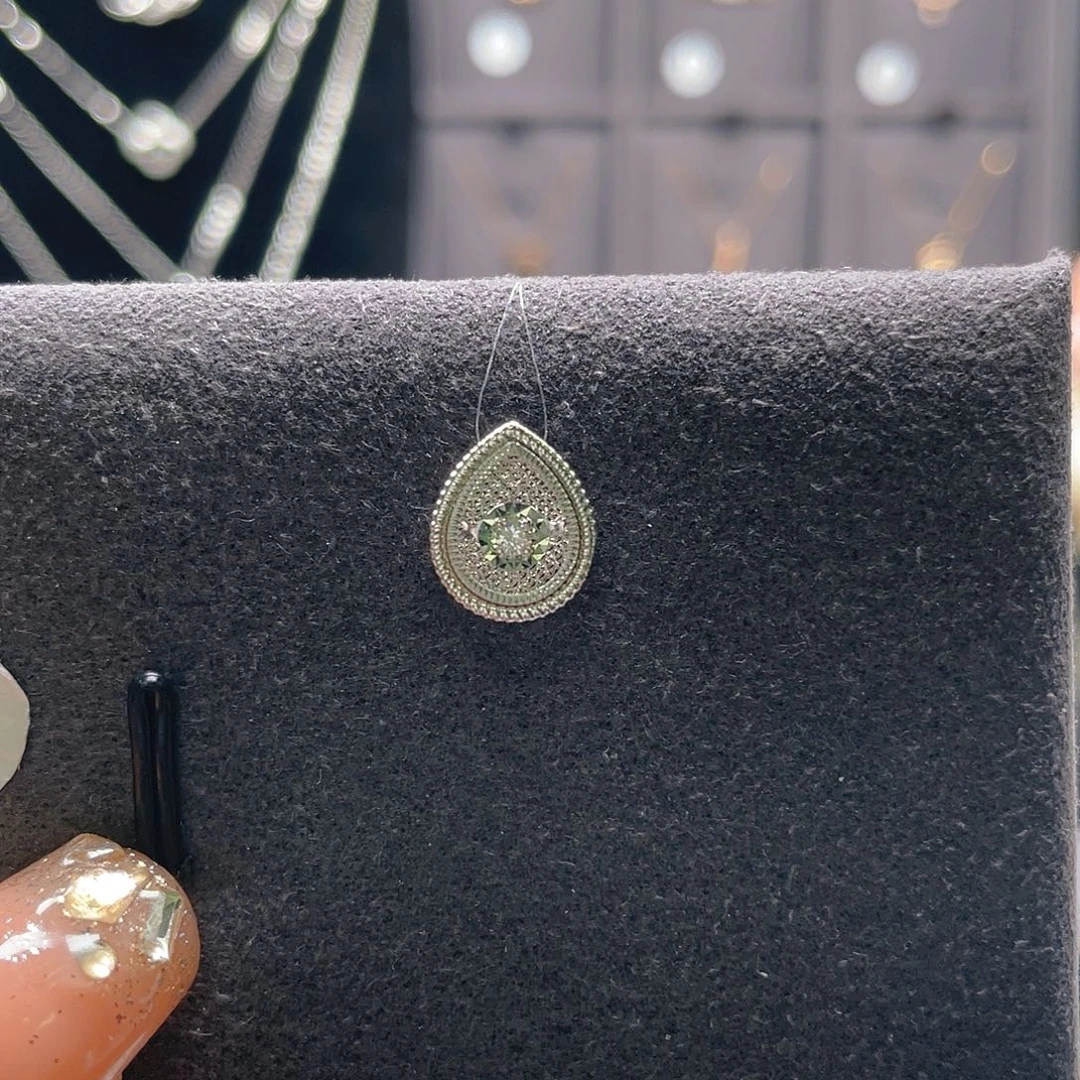 钻石吊坠(不含链)18K金镶嵌吊坠