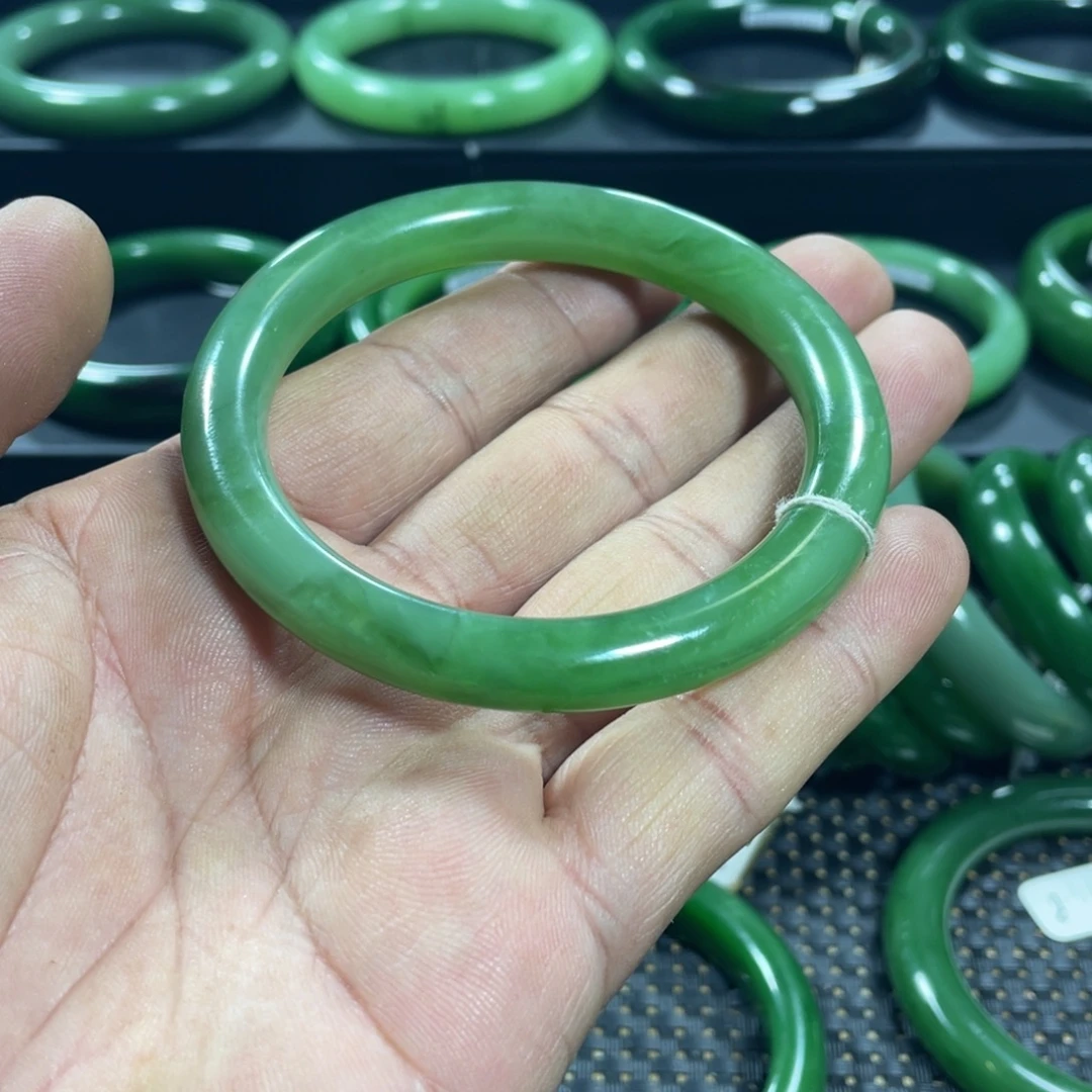 和田玉（碧玉）未镶嵌手镯