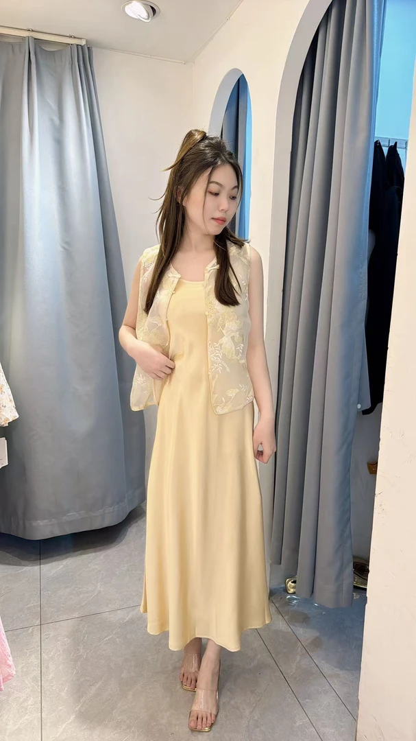 丹妮丝新款时尚减龄套装气质吊带裙百搭蕾丝刺绣马甲两件套套裙