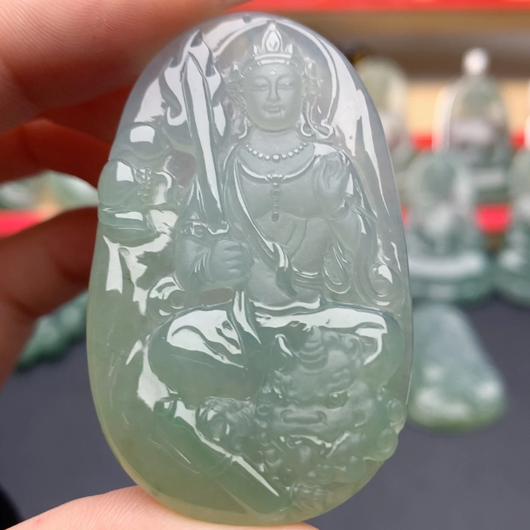 熊***←翡翠未镶嵌颈饰文殊菩萨