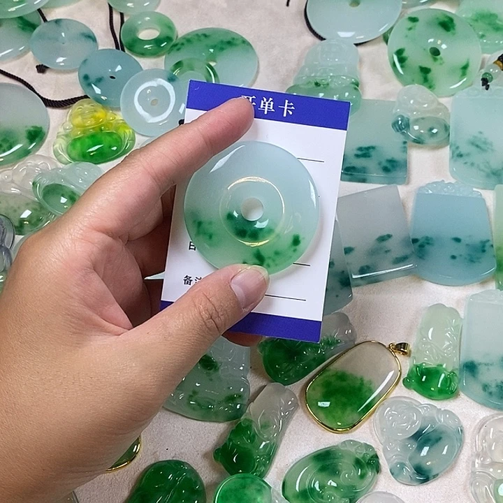 琳***要翡翠未镶嵌颈饰平安扣