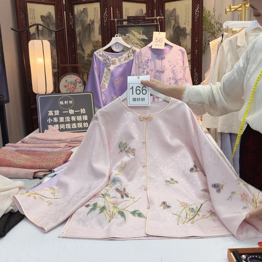 小***霆非遗传承人的精神风貌与