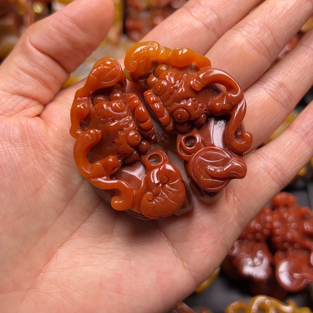 石英质玉（黄龙玉）未镶嵌颈饰