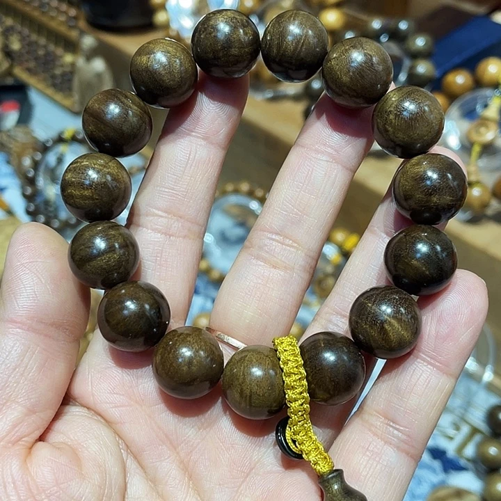 金丝楠金丝楠木阴沉绿料手串1.5