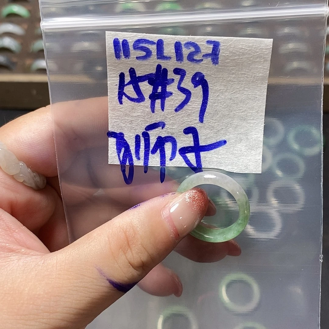 未镶嵌定制翡翠狮****