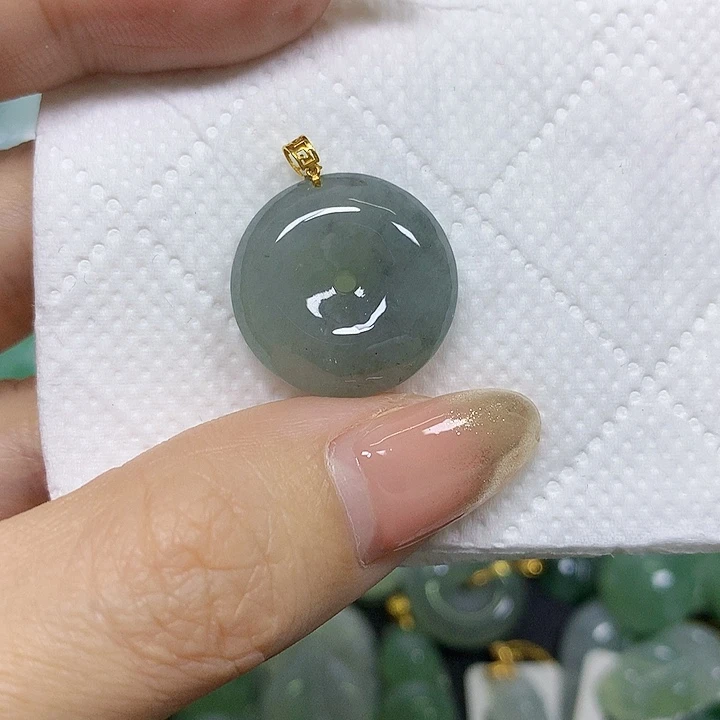 翡翠未镶嵌颈饰挂件