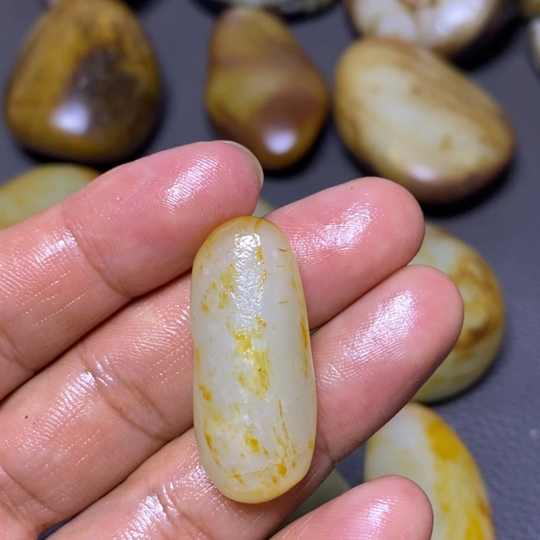 未镶嵌和田玉（糖玉）挂件