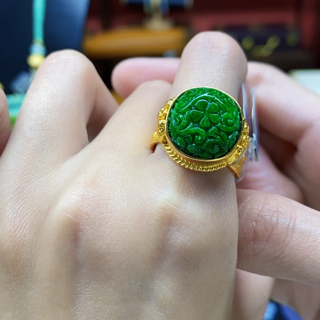 翡翠未镶嵌颈饰戒指