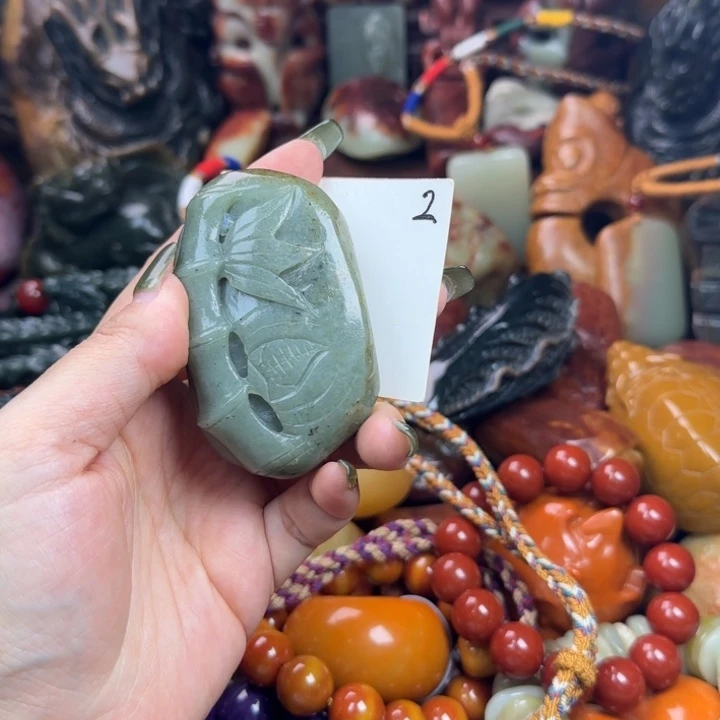 透闪石质玉未镶嵌珠宝奇石