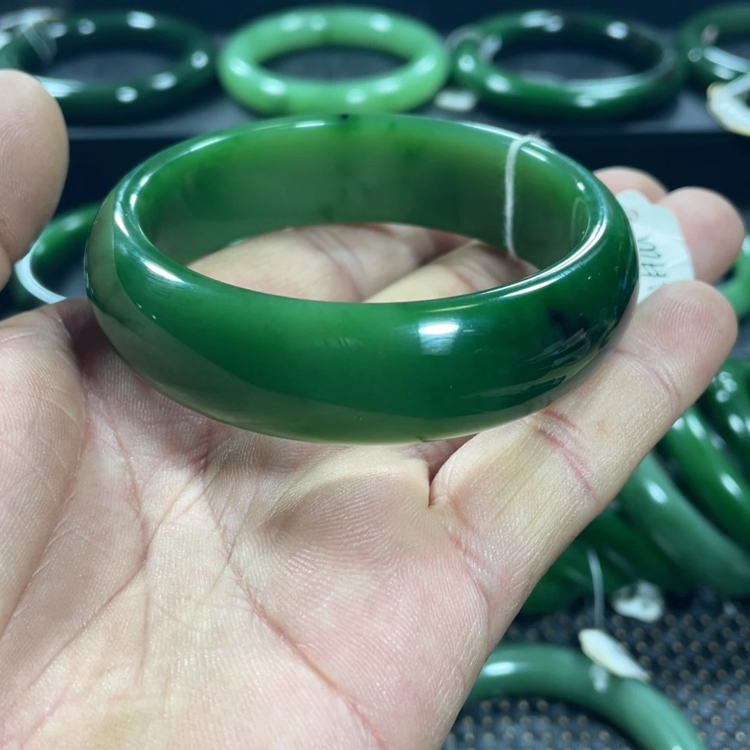 和田玉（碧玉）未镶嵌手镯
