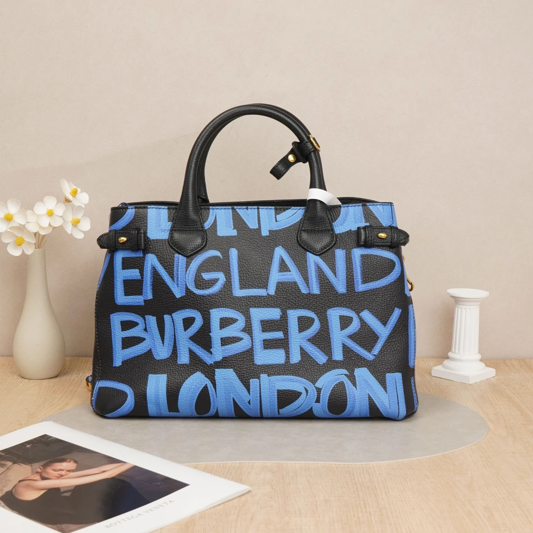 95新 BURBERRY/博柏利 Banner班纳涂鸦托特蓝黑色牛皮/DS026863
