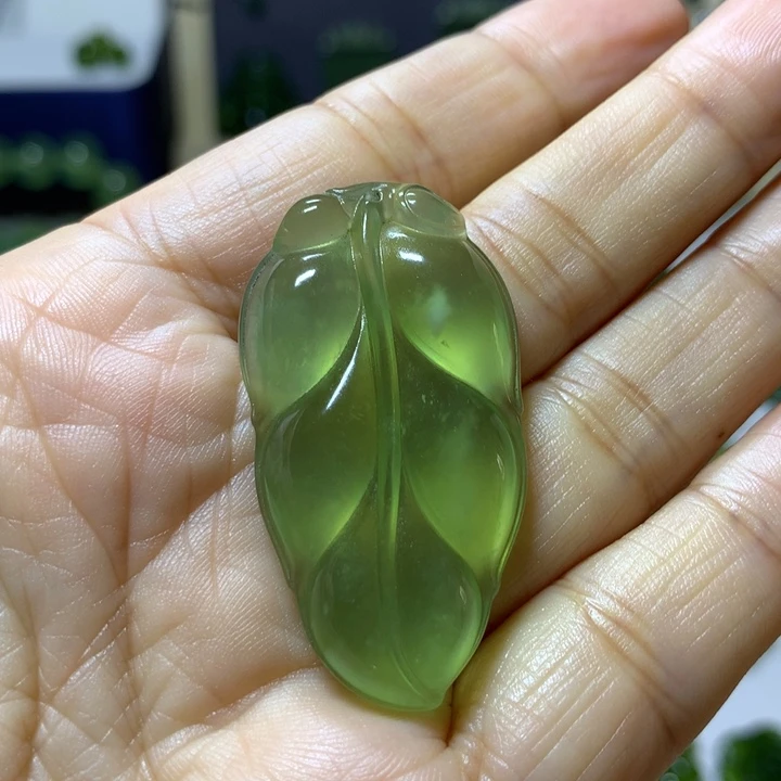 岫玉未镶嵌颈饰吊坠