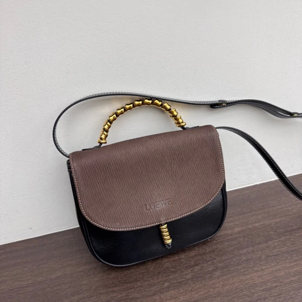 95新 LOEWE/罗意威 觅时/蛇骨小猪包/118228