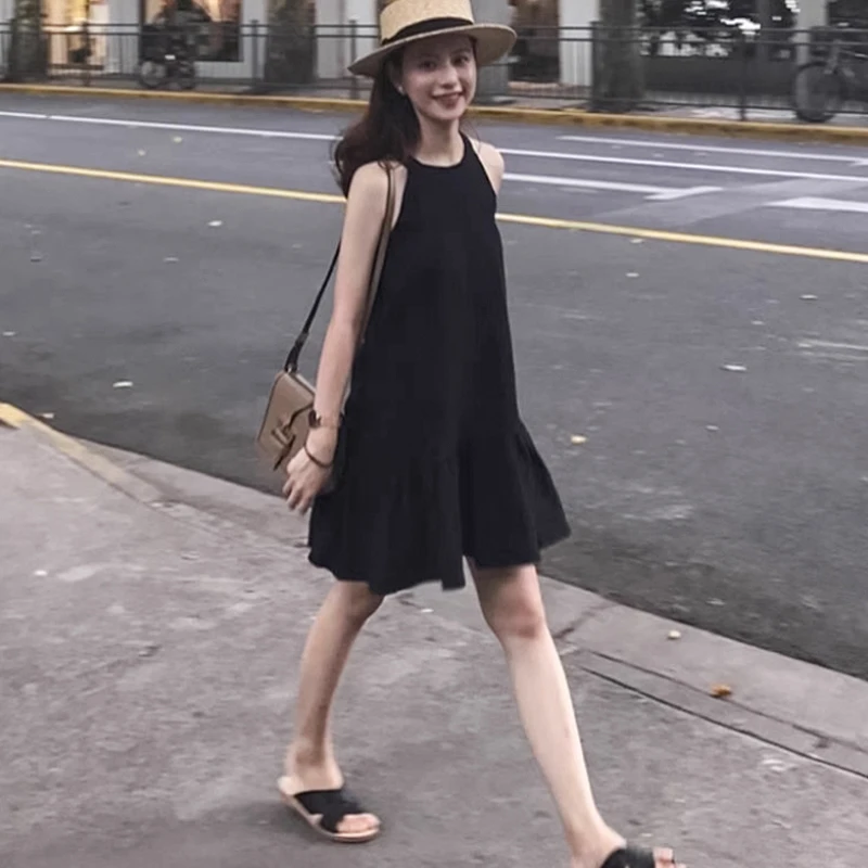 高级感气质小黑裙女夏天新款显瘦挂脖背心连衣裙内搭打底裙短裙