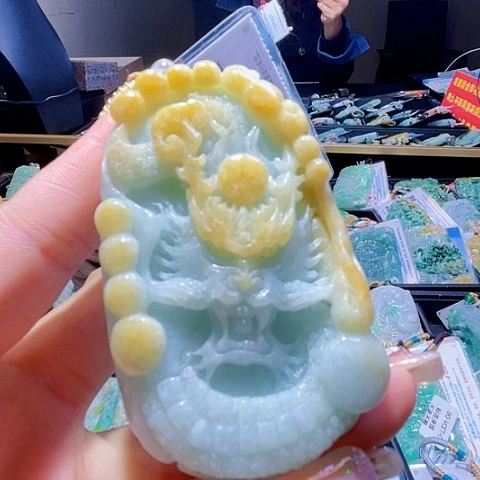 翡翠未镶嵌颈饰翡翠