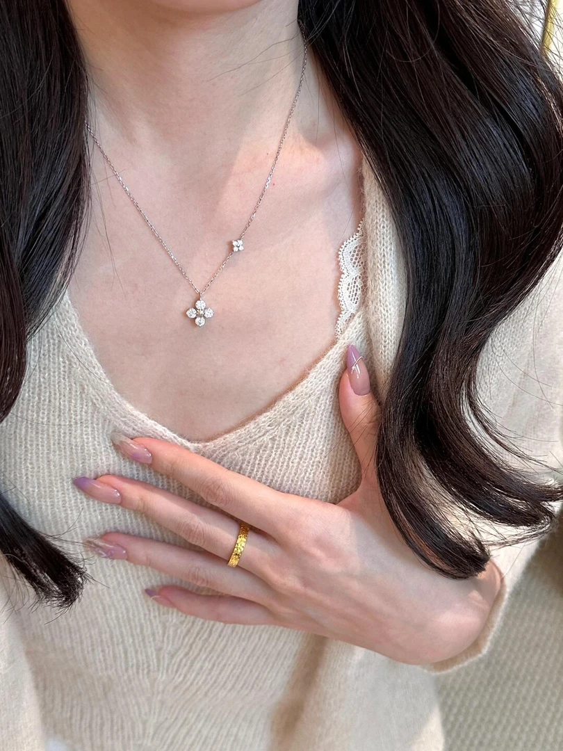 钛钢项链 梅姐饰品b133 四叶花项链女轻奢小众设计高级感锁骨链