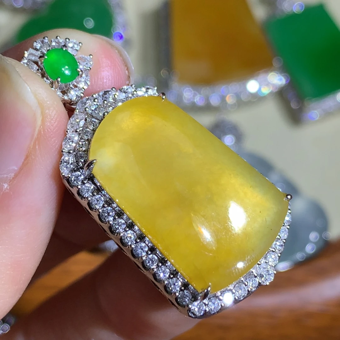 翡翠颈饰18K金镶嵌无事牌