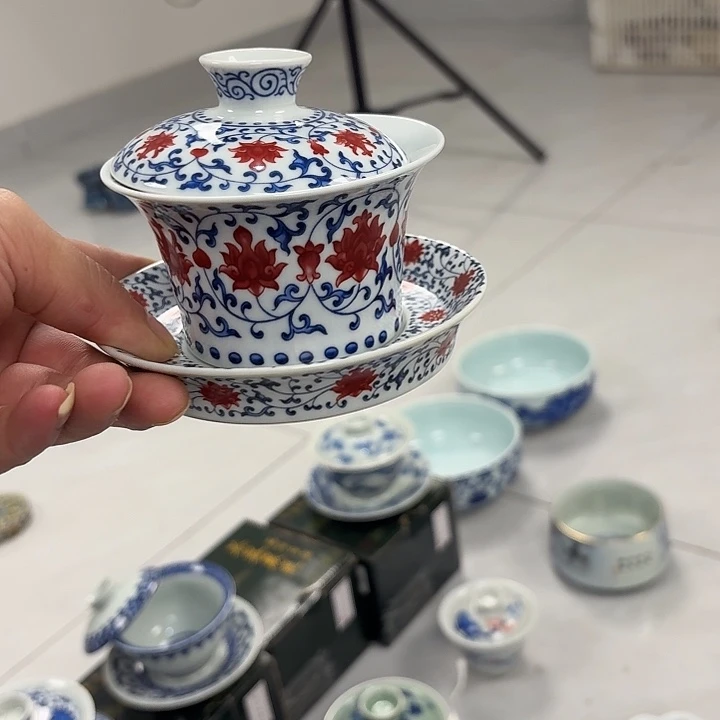 瓷片釉里红缠枝莲三才马蹄盖碗景德镇