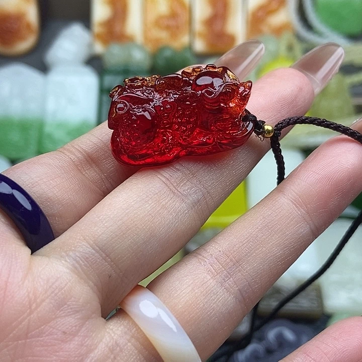琥珀颈饰未镶嵌貔貅