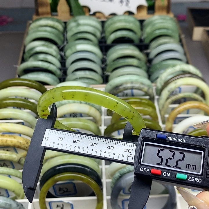 未镶嵌蛇纹石玉手镯71