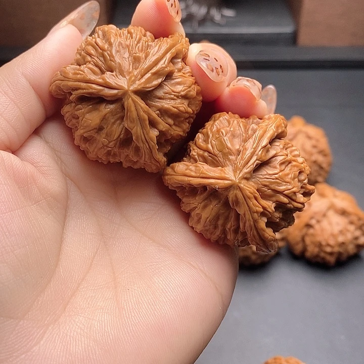 肥***7核桃核桃吊坠白狮子