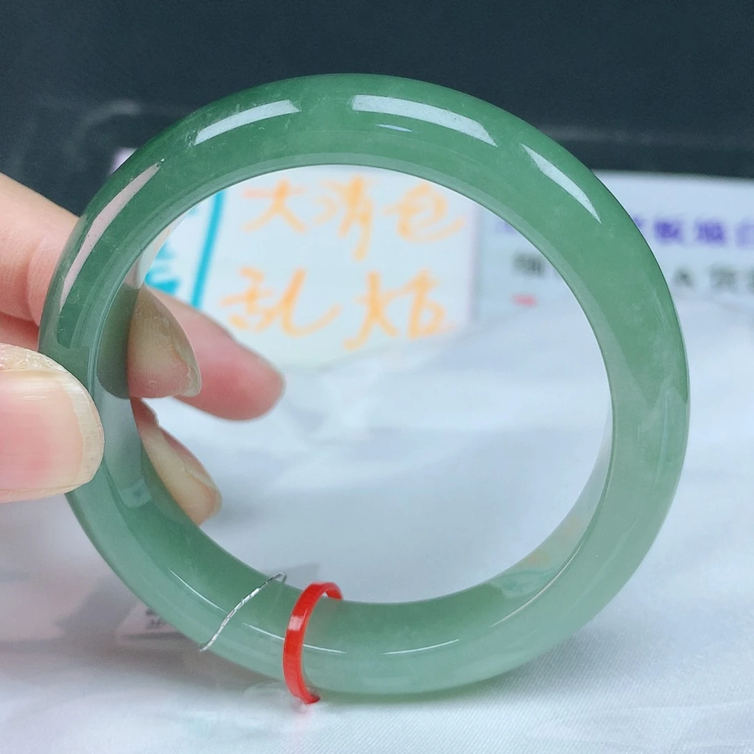 翡翠手镯未镶嵌53圈