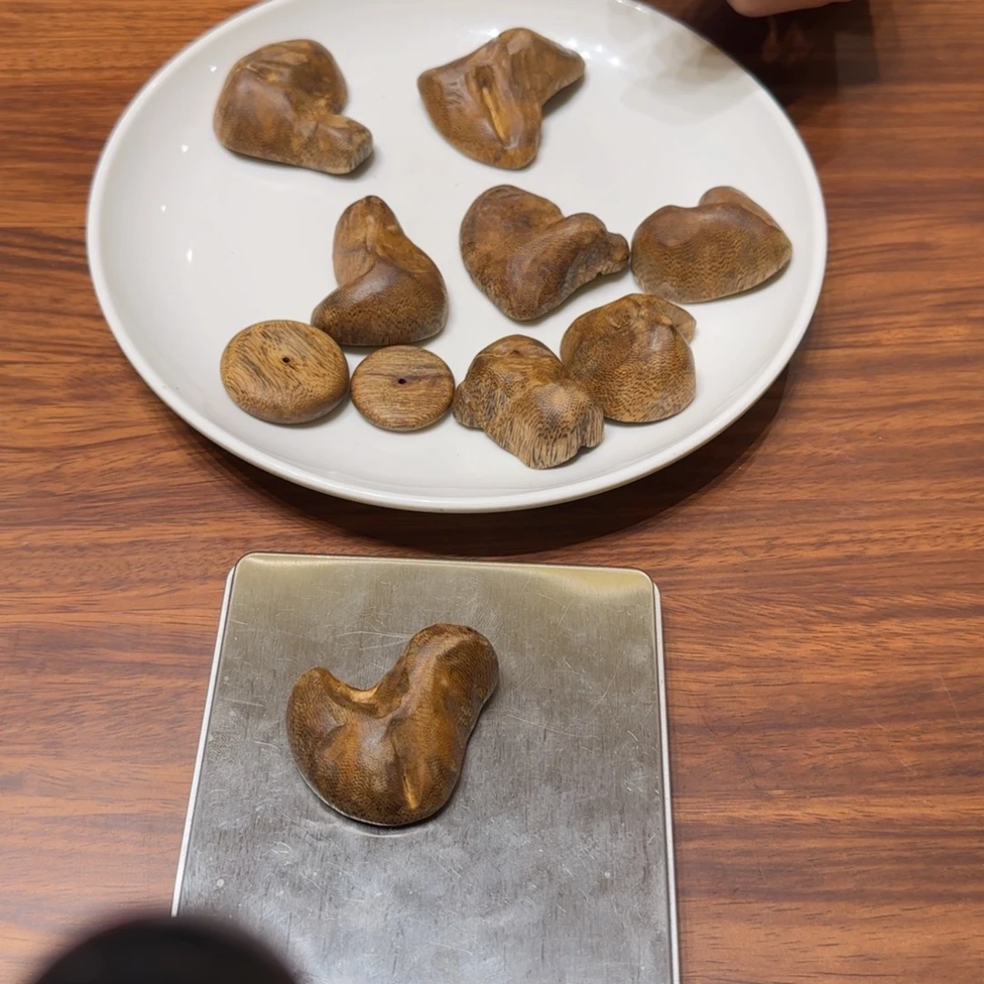 重***锋沉香碎屑沉香奇楠小包头8.6克