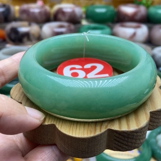 未镶嵌手镯石英质玉