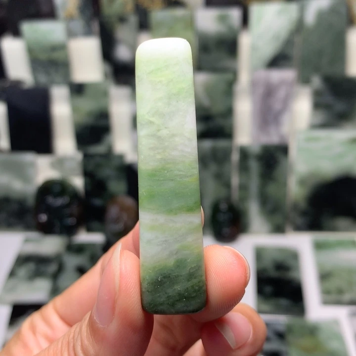 独山玉颈饰未镶嵌