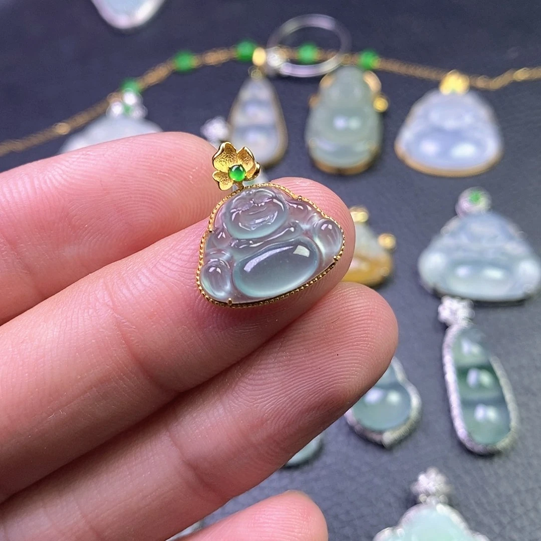 颈饰18K金镶嵌翡翠