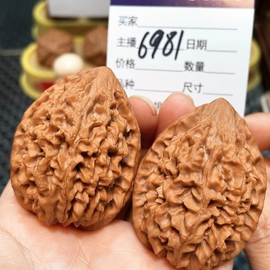 文玩核桃把件39招财鼠修尖6981