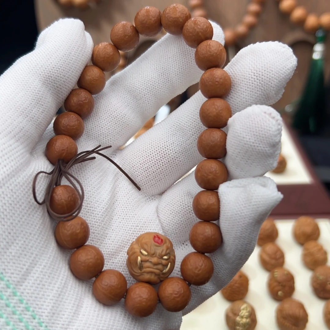 猴头核桃手串微瑕圆满。 獠牙