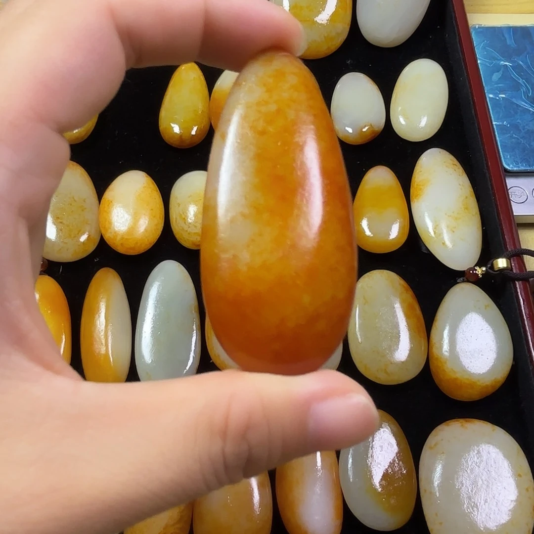 和田玉未镶嵌颈饰军*